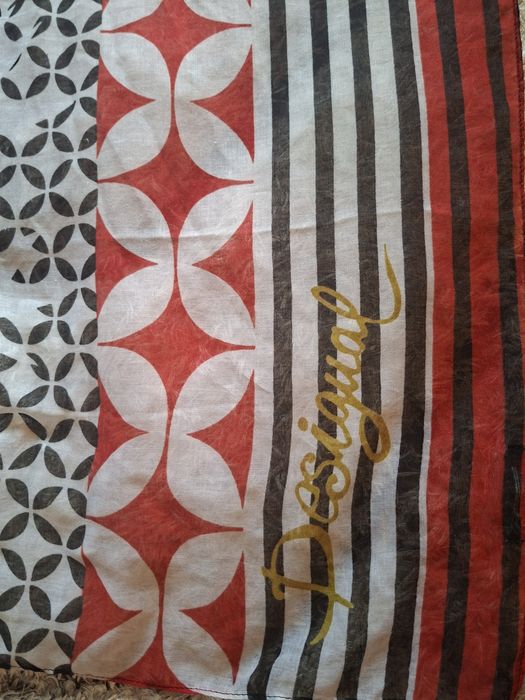 Голям шал DESIGUAL