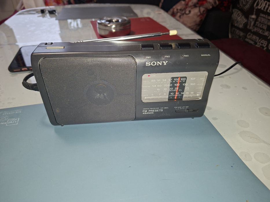 Radio japonez portabil Sony, 4 benzi radio,inclusiv Antena Satelor,  3 canale programabile