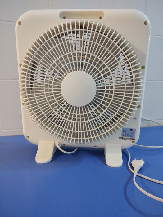 Vând ventilator patrat Equation 40w