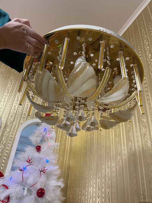 Продам люстры потолочные