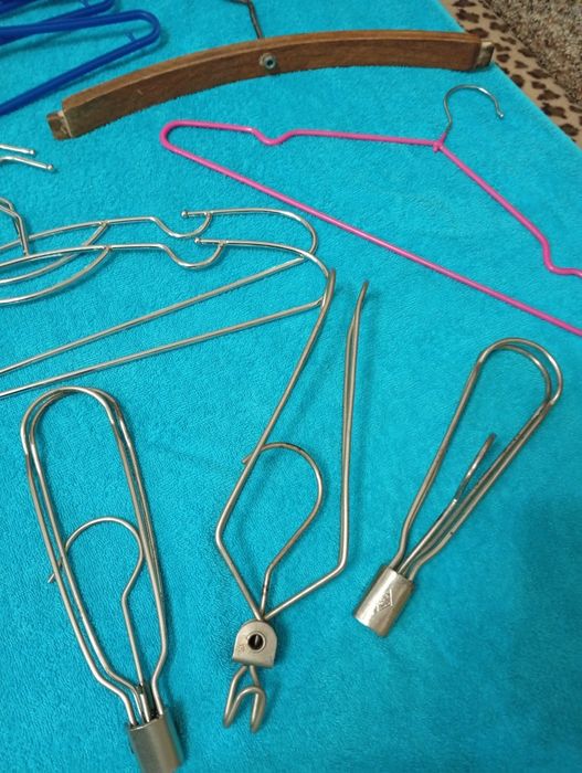 Продам плечики разные