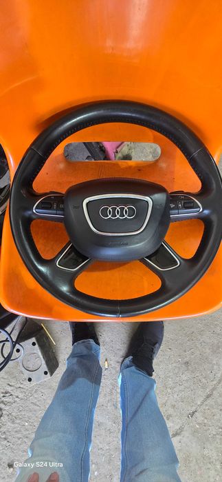 Волан за Ауди А8 с пера за скорости и еърбег.