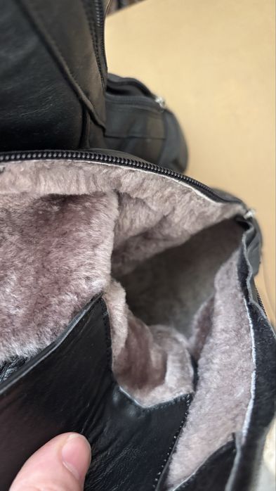 Продам женские ботинки