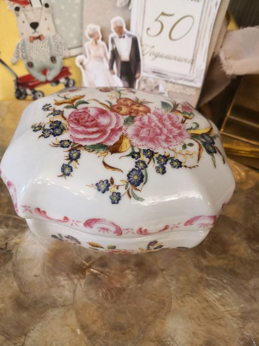 бижутерки кадифе, порцелан, сребро