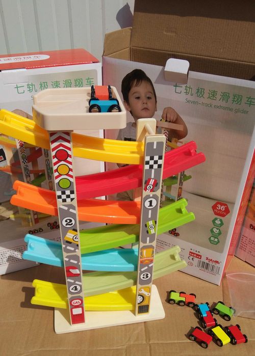 Нов модел голяма писта пързалка с колички и платформа