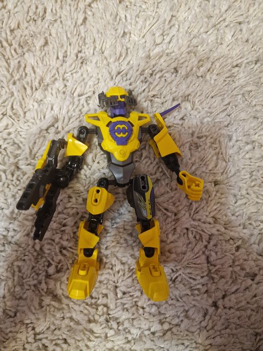 8 figurine lego hero factory