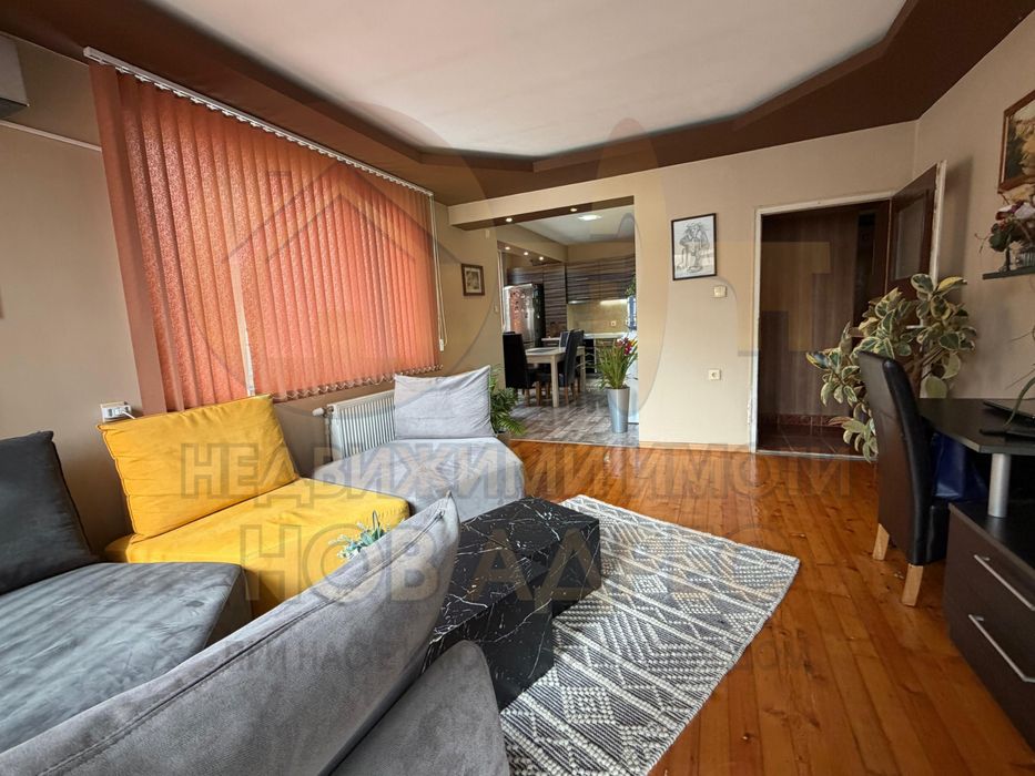 Многостаен Тухлен Апартамент с Гараж ,Газифициран и Обзаведен ,Център