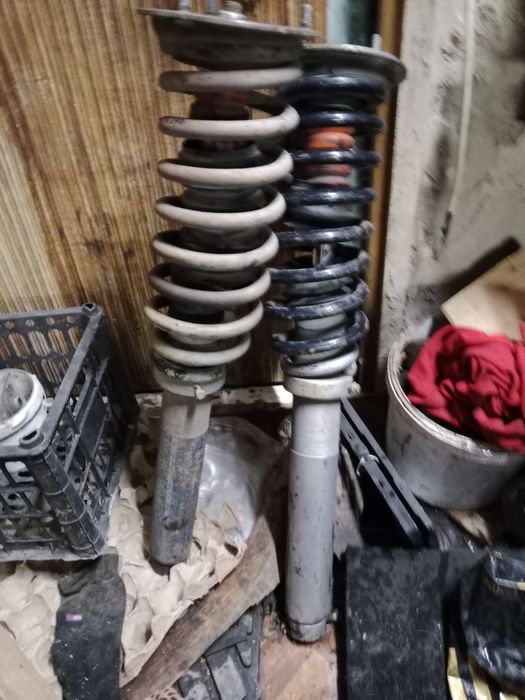 На мерс 221  передние стойки и холодильник