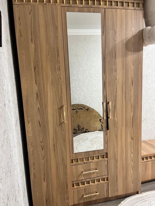Продается спальный гарнитур