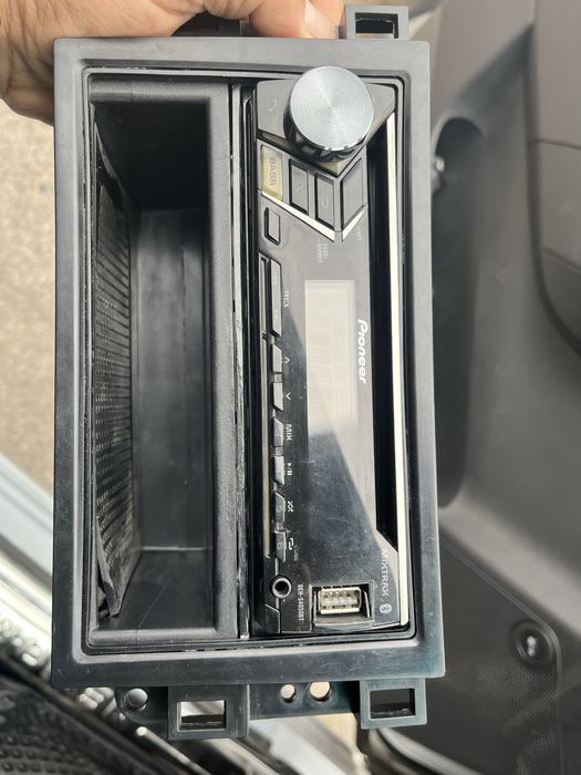 Продам магнитолу pioneer deh s4050bt