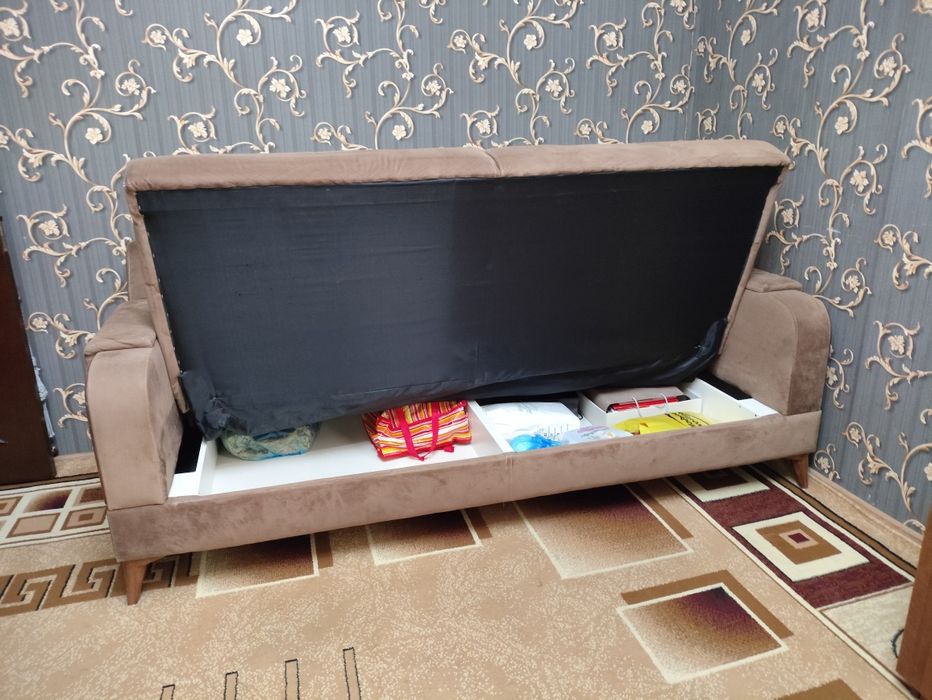 Продается диван и два кресла