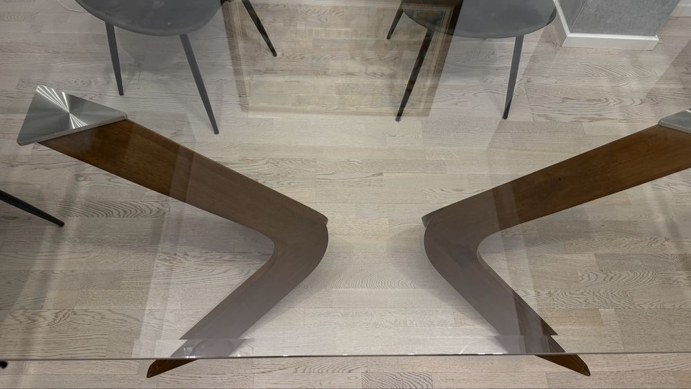 Vand masa picioare lemn nuc si blat sticla