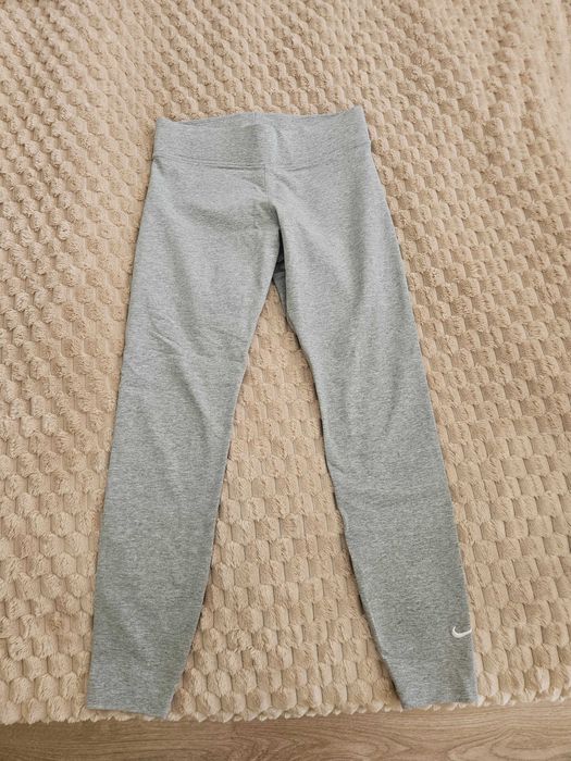 Комплект Nike с къс и дълъг клин, и спортен топ Сиви
