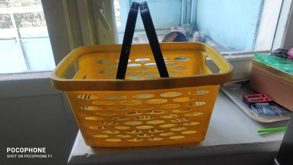 Пластиковая корзина
