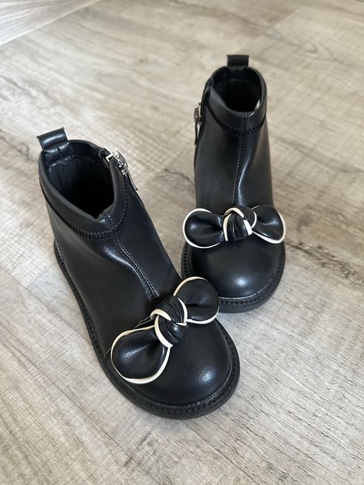 Ботинки для девочки 24