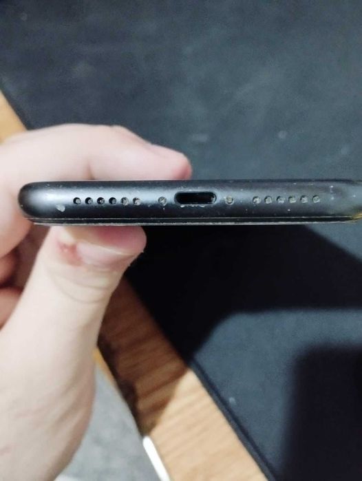 Iphone 11 black excelent