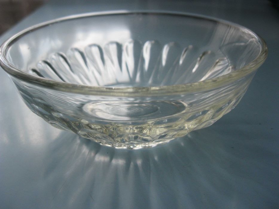 Хрусталь, вазы ,стаканы, стопки.