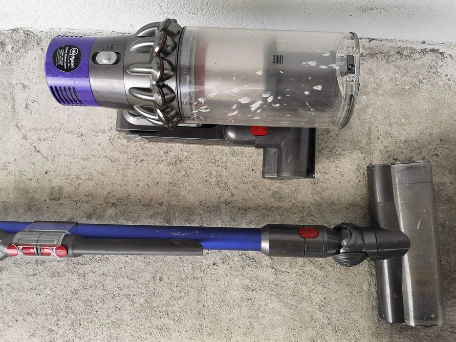 Прахосмукачка Dyson V10 на батерии