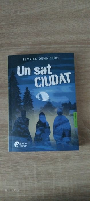 Un Sat ciudat Carte