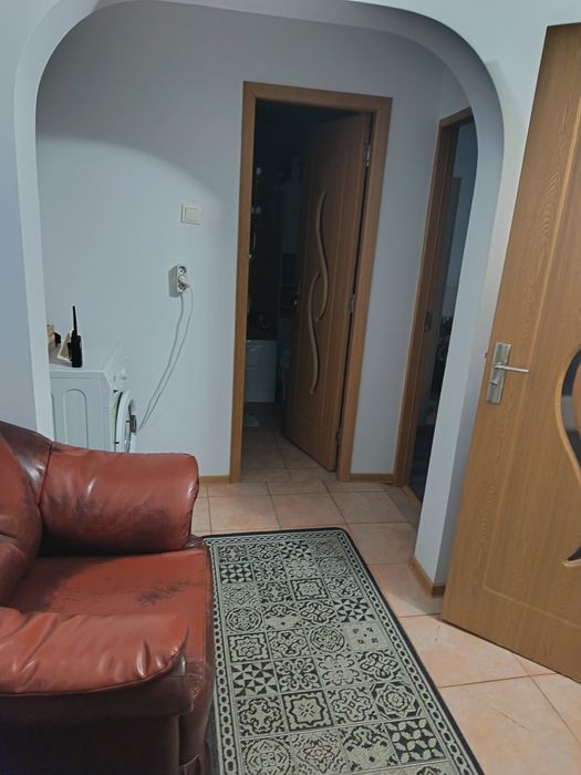 Inchiriez apartament cu 2 camete