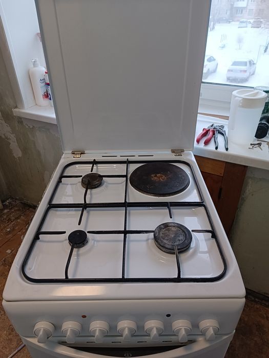 Продам газплиту indesit