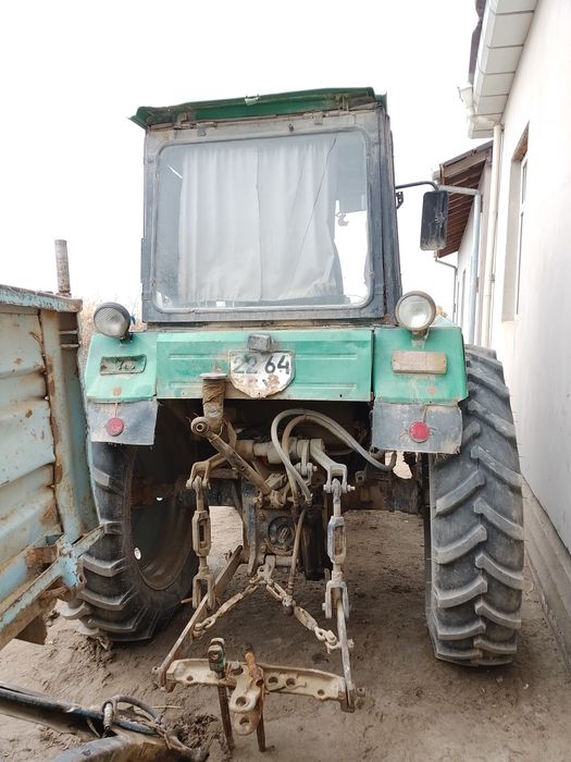 Traktor  2003 yil 50 million pasporti bor pitnak shahar