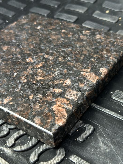 Tan braun granit xindistonТан Браун гранит Индия, Tan brown granit hin