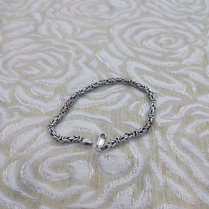 Sotiladi narxi 80.0000 suum braslet grrm 18.5 kalso hudo holasa puliga