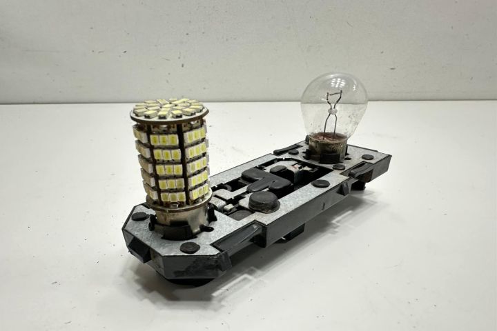 Soclu stop spate 96442800 Ford Galaxy prima generatie (facelift)