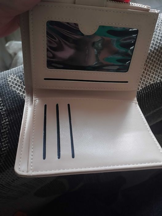 Нов дамски портфейл