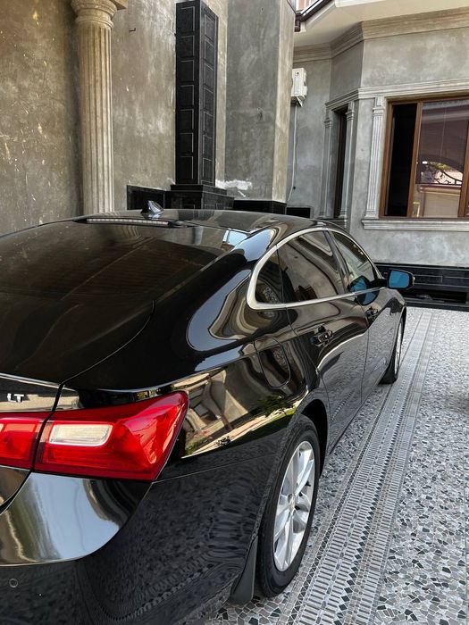 Malibu moshina sotiladi