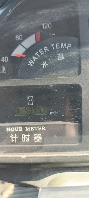 Сотилади экскаватор погрузчик йили 2014 пробег 4095