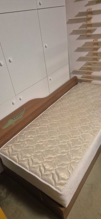 Единично легло с място за съхранение