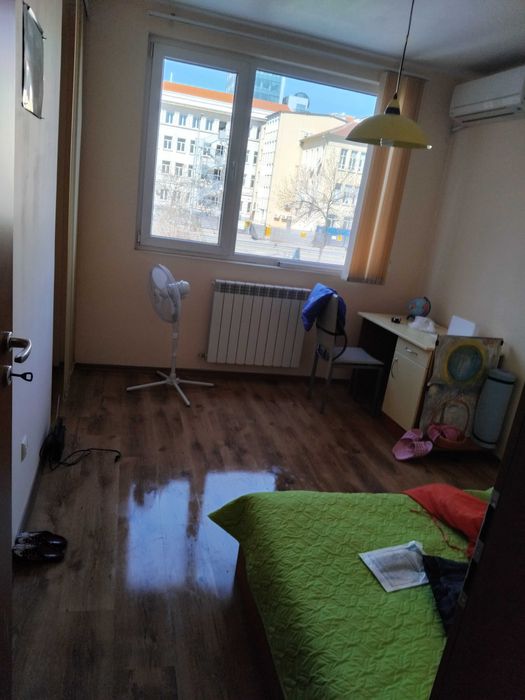 Под наем обзаведен апартамент в центъра на София. Цена 500 евро. Тел. за връзка 0886854164.