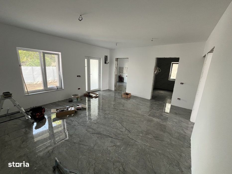 SUPEROFERTA! Casa la sol 3 camere, posibilitate mansardare, Valu lui T
