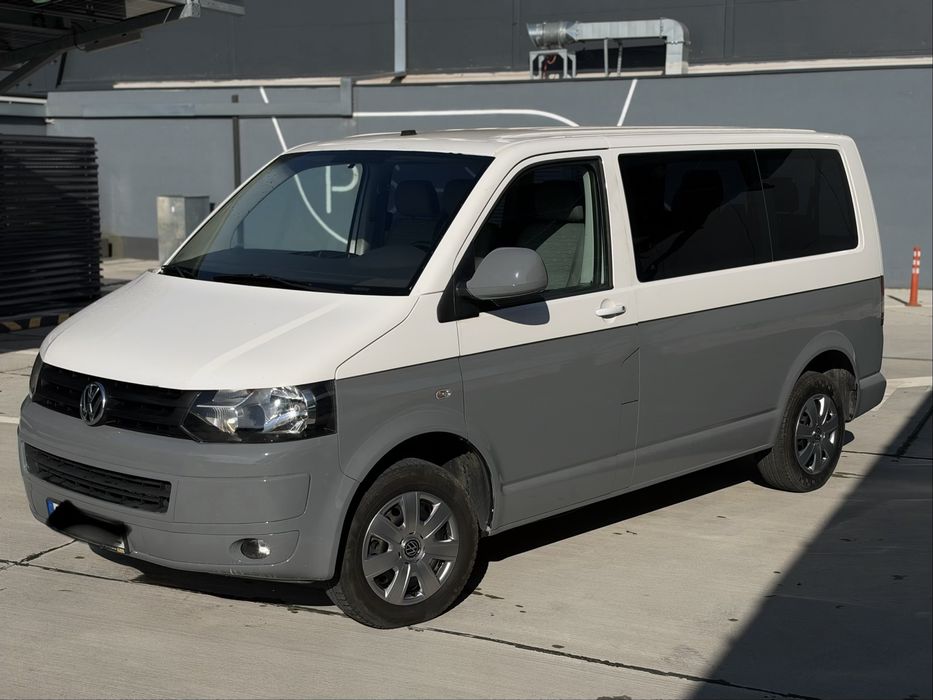 Vand VW T5 9 locuri (8+1 locuri)