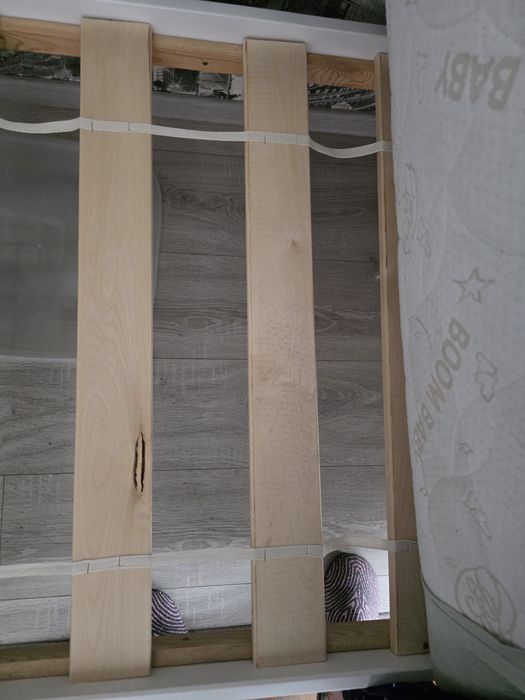 Продам б/у детскую кровать с матрасом