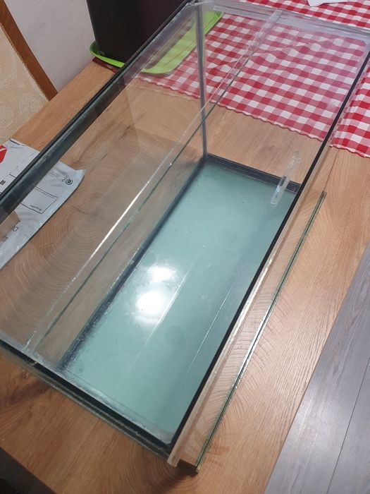 Аквариум за рибки или други домашни любимци