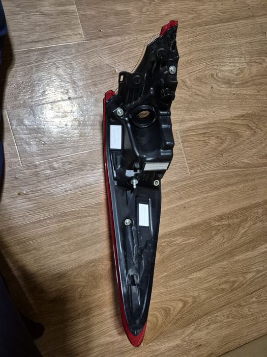 Продам задний фонарь Camry 80