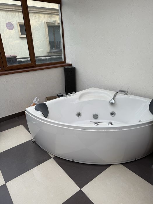 Джакузи угловое глубокое