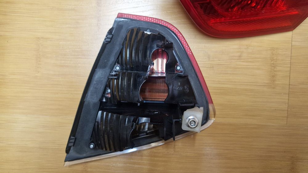 Stop tripla BMW  E90 E91 Black Line sau Lci