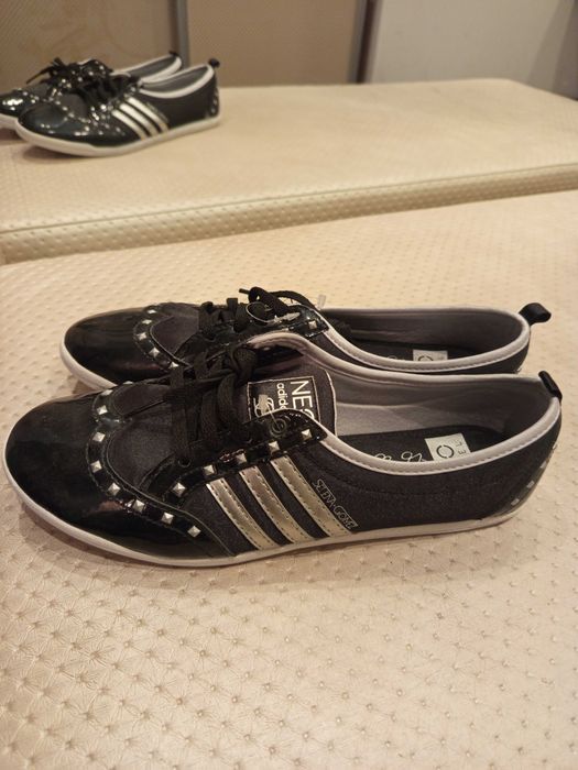 Дамски спортни обувки Adidas