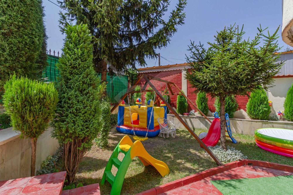 Продава се Къща в София, Левски - 450 кв.м за 1700 €/кв.м - Снимка #3