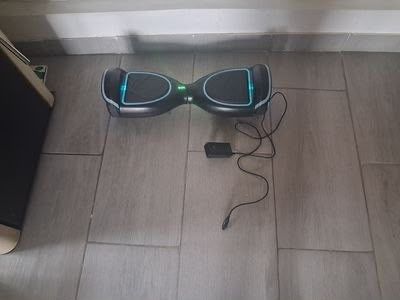 Hoverboard 900 lei în stare foarte bumă prețul este negociabil. Vine  cu încărcător inclus .