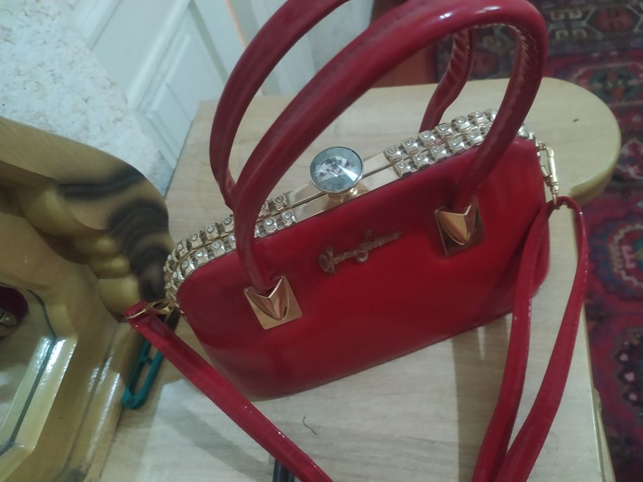 Ikkita sumka qizil va pushti