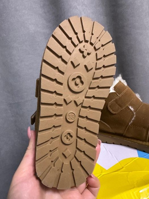 Продам новые детские угги