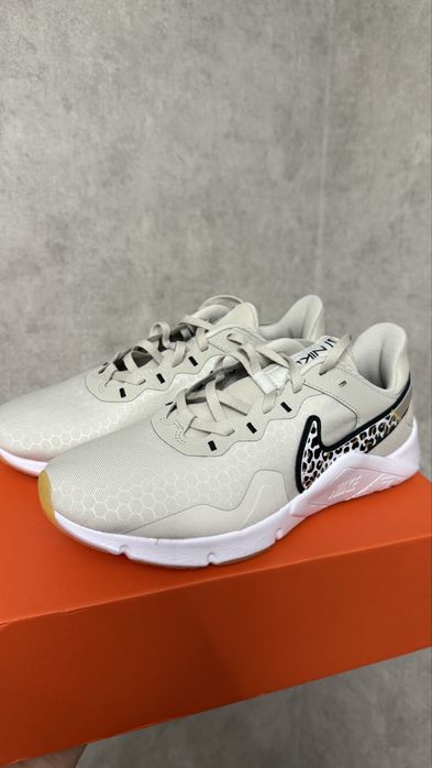 Nike кроссовки женские