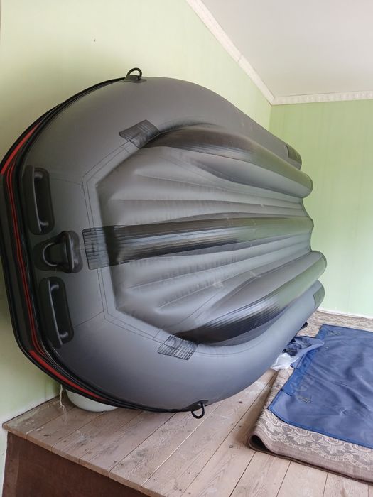 Лодка Скат Тритон 370Fi НД с интегрированными фальшбортами и трехкилев