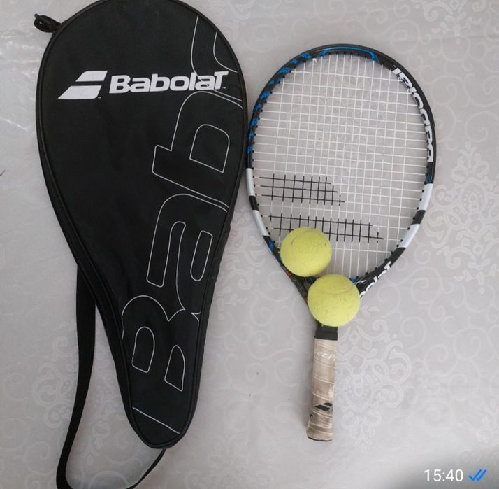 Продам тенесную ракетку Babylat