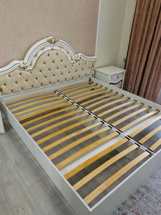 Роскошный спальный гарнитур в классическом стиле